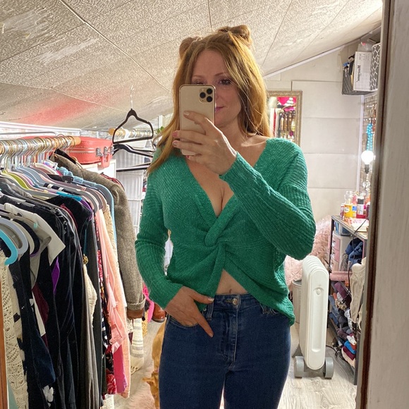 Beautiful multi wear knit sweater - Picture 6 of 7